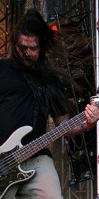 Chi Cheng, American bassist (Deftones)., dies at age 42